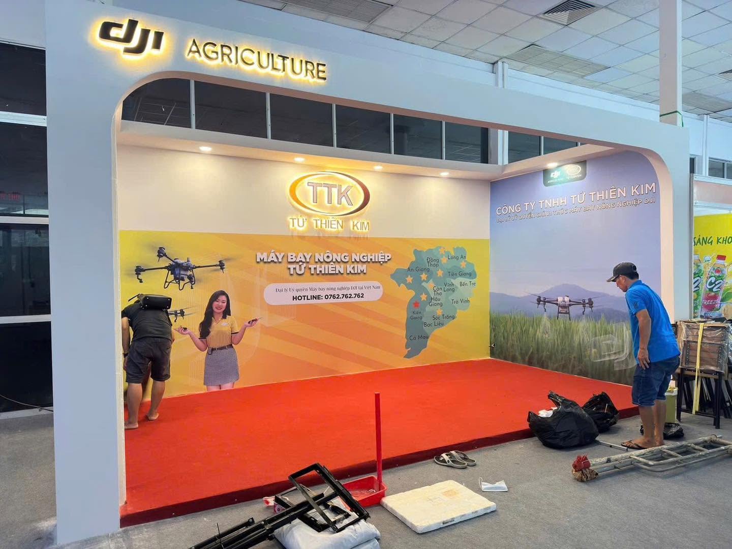 Thi công gian hàng DJI Agriculture